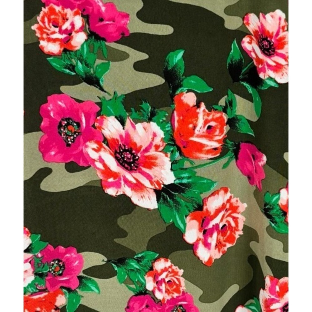 Venus Women's Green Camo Floral Top 1X  Criss Cross Strap Detail‎ - Picture 3 of 9